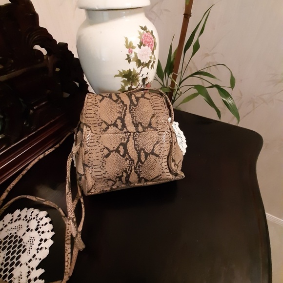 Ladies 100%leather python print - Picture 3 of 3